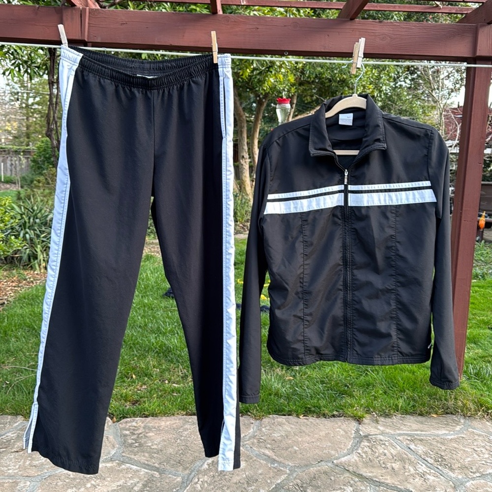 ✔️ NIKE; Black Work Out; Hang Out Pants w/White Side Stripes in Misses Size Lg!! - Picture 11 of 11